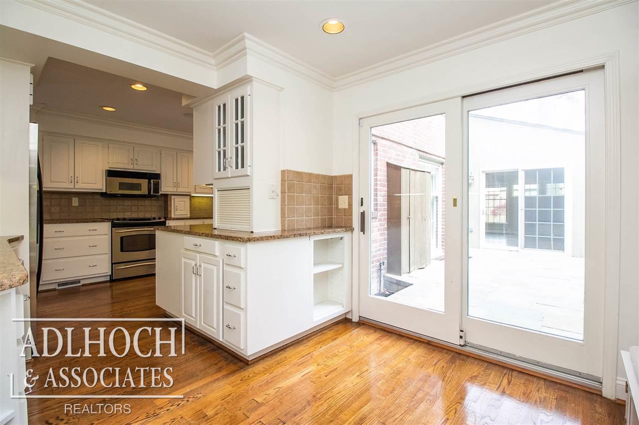 294 Touraine Road Grosse Pointe, MI 48236 - Photo 9 of 52 50010320-10.JPG