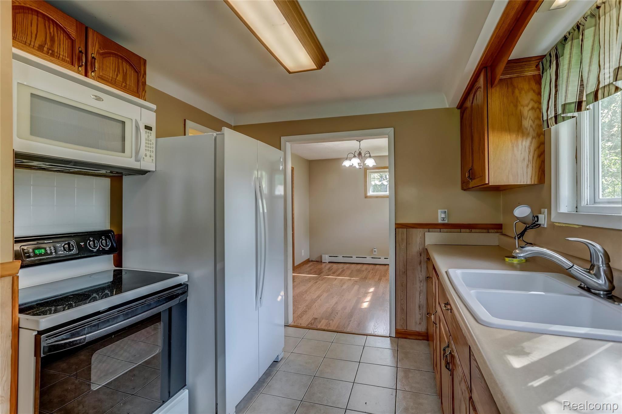 160 Polvadera Street Commerce Township, MI 48382 - Photo 3 of 26 160 Polvadera Street, Commerce Charter Township, MI-13-FULL.jpg