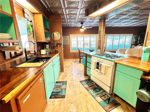 a very nice looking room with windows