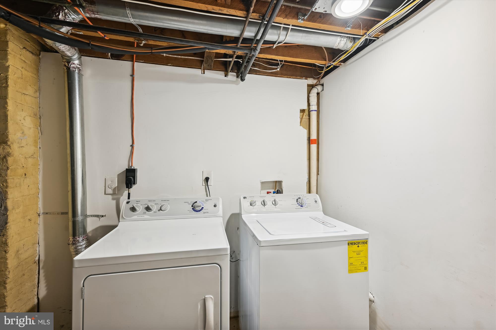 4545 Marble Hall Road Baltimore, MD 21239 - Photo 36 of 36 a utility room with dryer and washer