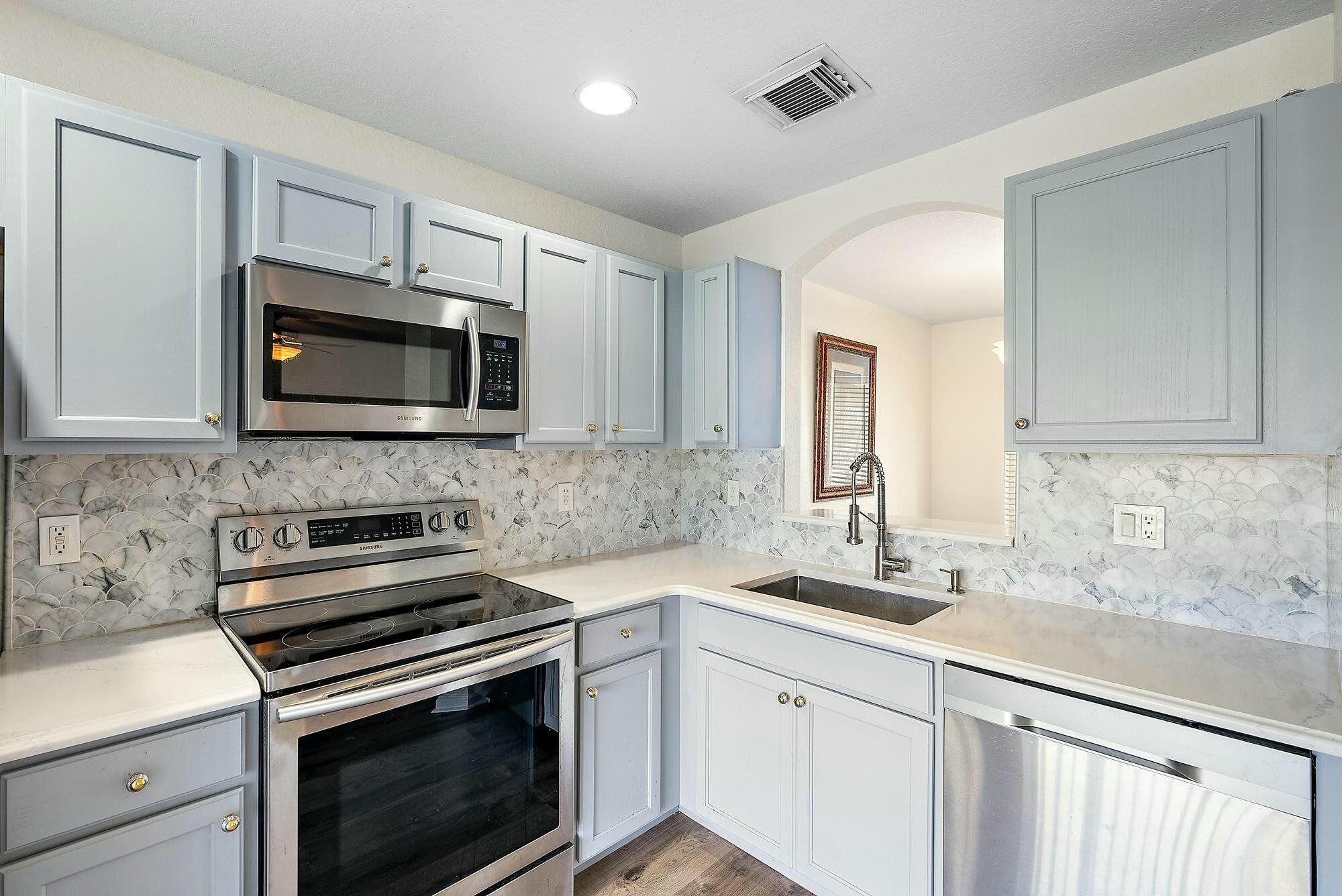 6606 Sandy Bank Terrace Riviera Beach, FL 33407 - Photo 6 of 26 tempImagepKT1HR