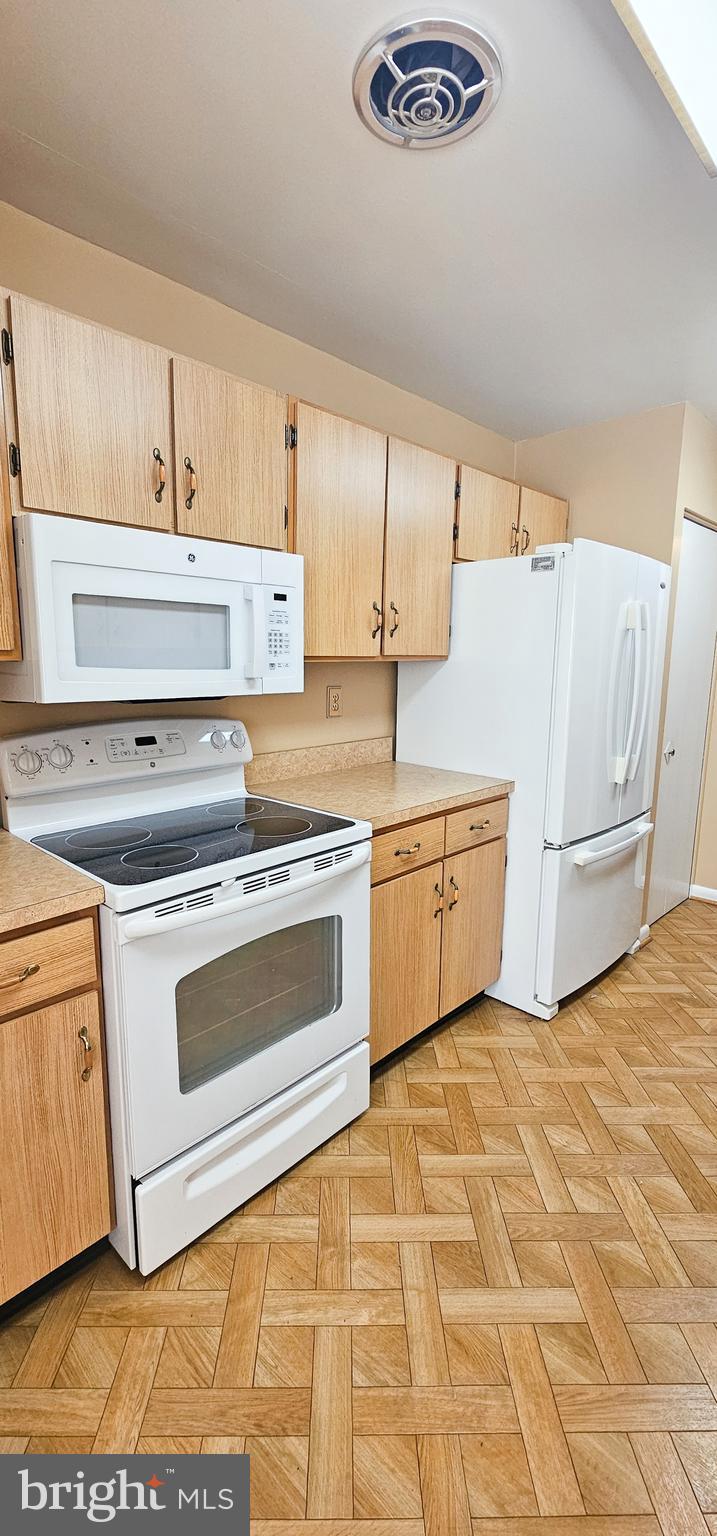 6350 Red Cedar Place, Unit 211 Baltimore, MD 21209 - Photo 7 of 23