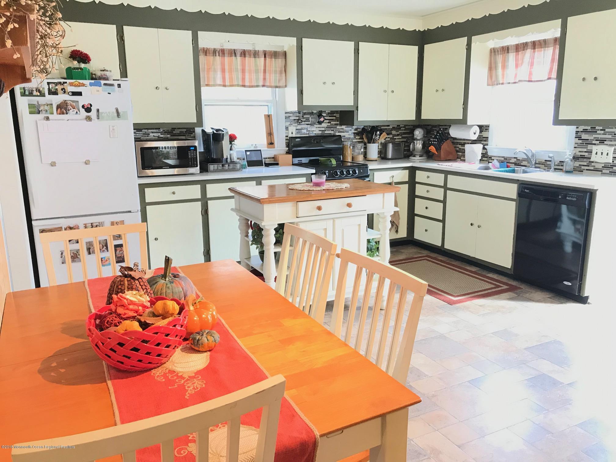 25 Heyers Mill Road Colts Neck, NJ 07722 - Photo 2 of 22 IMG_6795