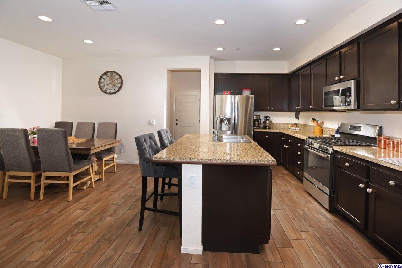 2491 Blossom Ridge Court, Unit 2 Simi Valley, CA 93063 - Photo 10 of 30 Gallery Image 10