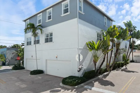 $1,075,000 | 295 Northeast 5th Avenue, Unit 32, Delray Beach, FL 33483