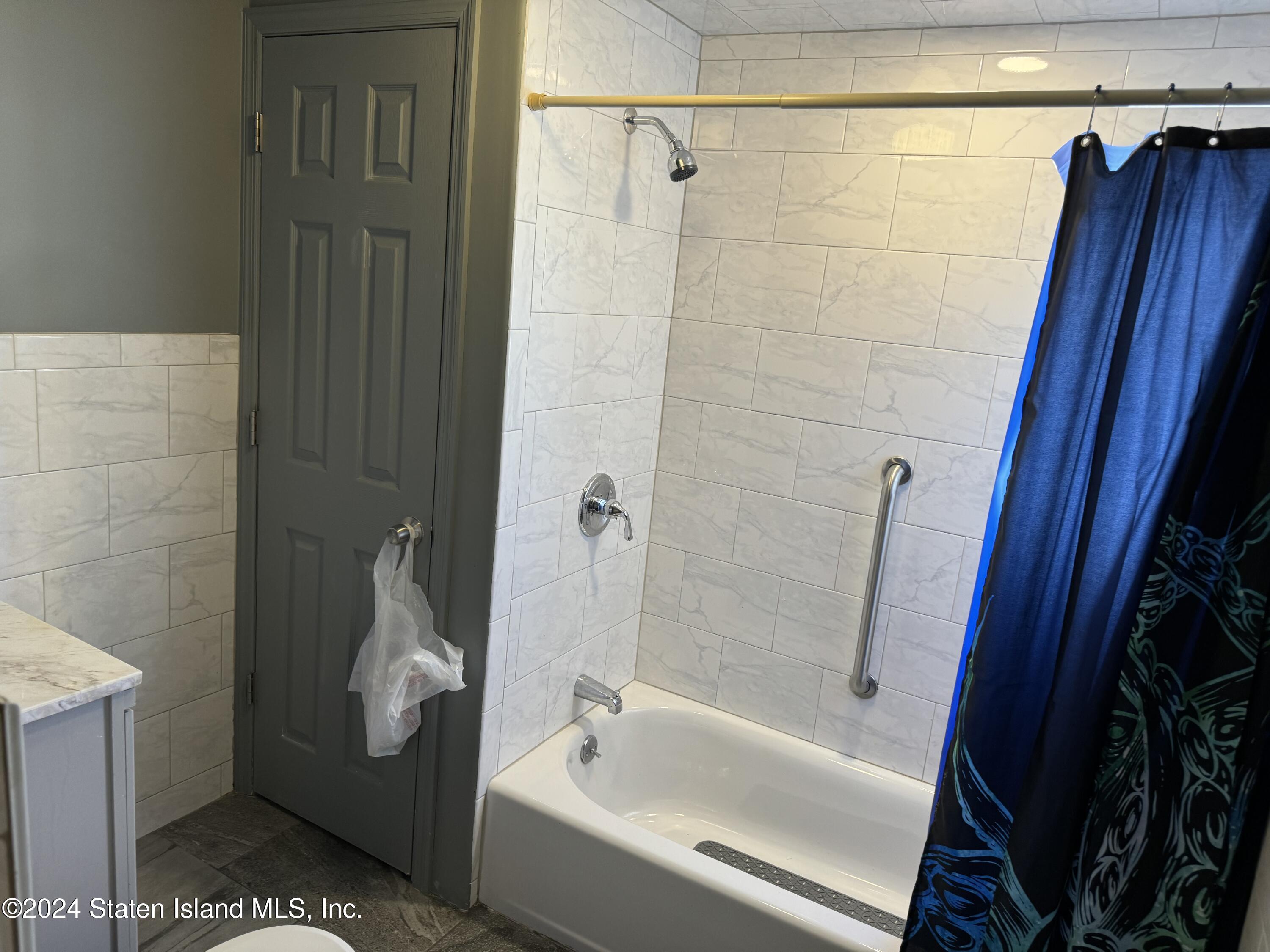 2701 Goethals Road North, Unit D11 Staten Island, NY 10303 - Photo 9 of 9 a bathroom with a bathtub and a shower