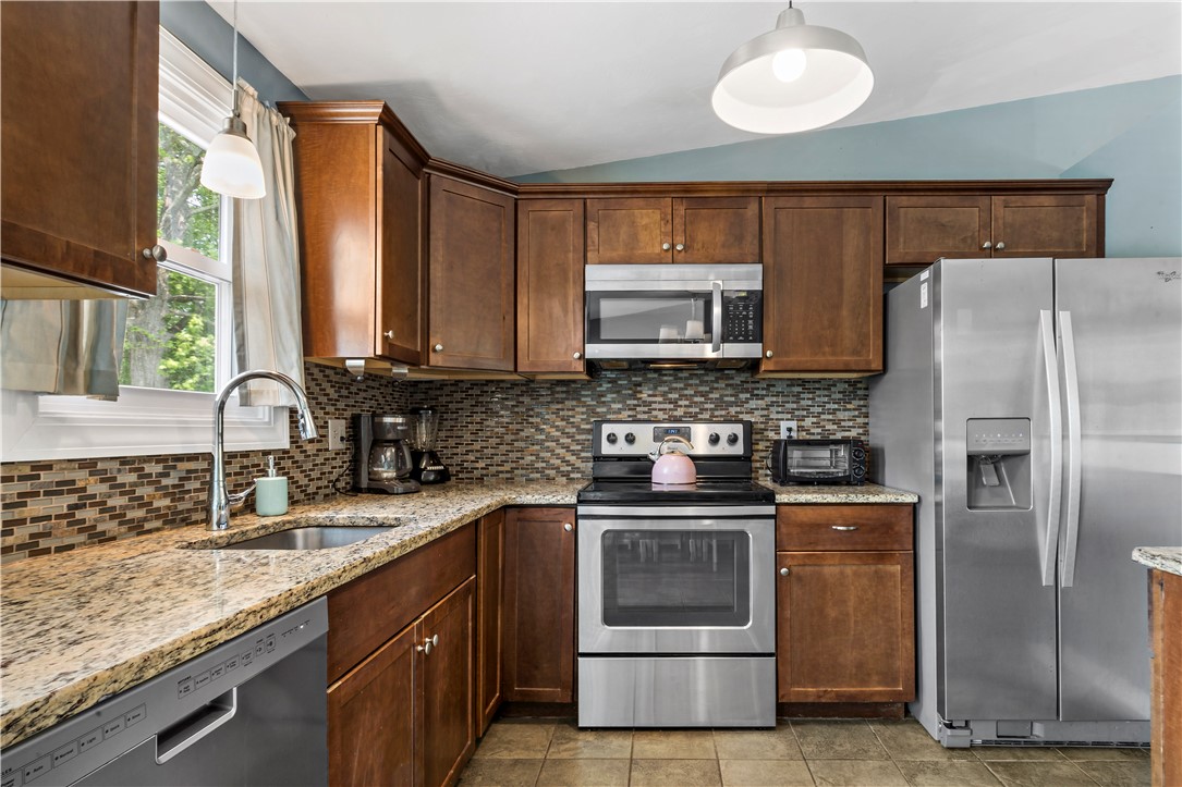 66 Tupelo Trail Narragansett, RI 02882 - Photo 11 of 40