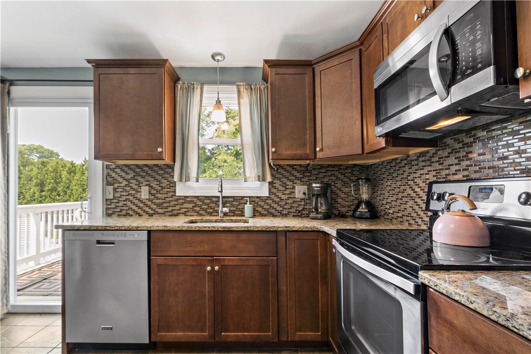 66 Tupelo Trail Narragansett, RI 02882 - Photo 15 of 40