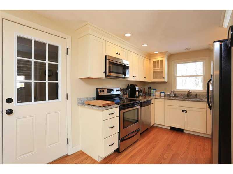 22 Hamlin Road Falmouth, ME 04105 - Photo 3 of 19 Kitchen.