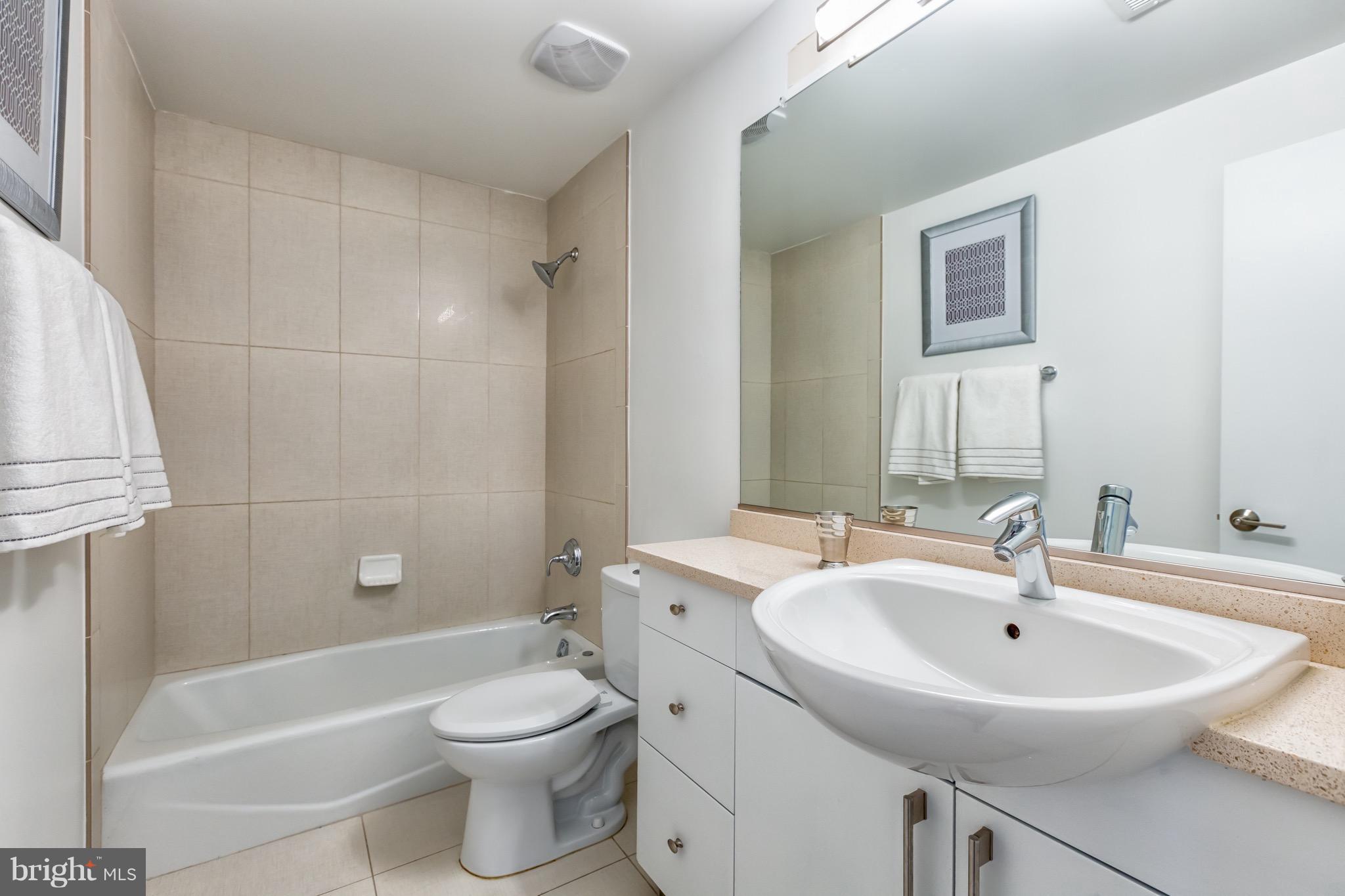 239 R Street Northeast, Unit B Washington, DC 20002 - Photo 8 of 20 Main level full bath