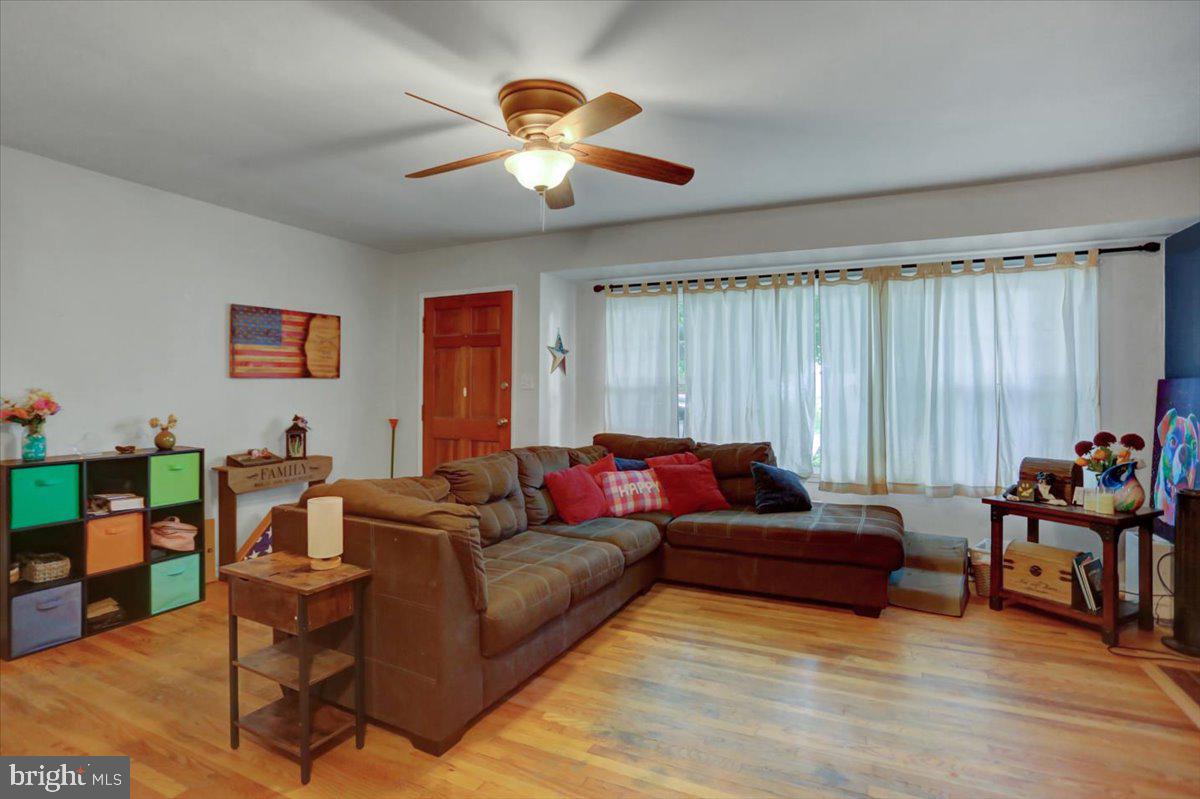 11309 Greenberry Road Hagerstown, MD 21740 - Photo 9 of 27 Gallery Image 9