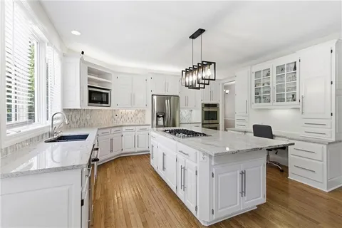 $899,950 | 4407 North Mulberry Drive, Kansas City, MO 64116
