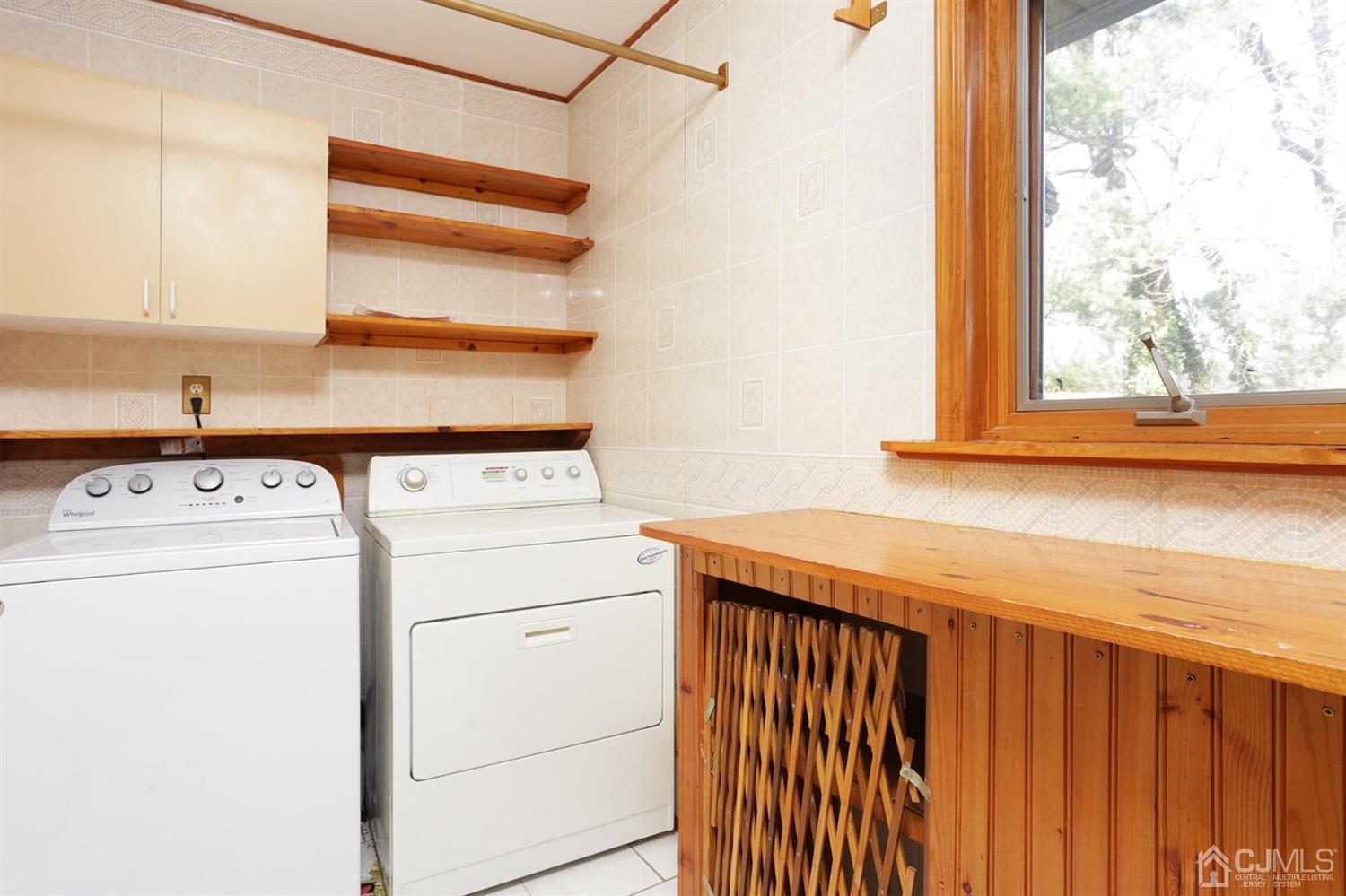 75 Lakeridge Drive Old Bridge, NJ 07747 - Photo 15 of 26 a utility room with dryer and washer