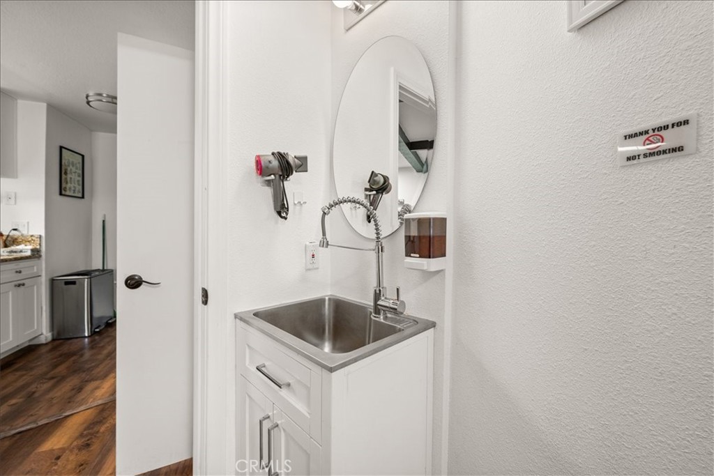 760 Bluejay Road, Unit 1 Big Bear Lake, CA 92315 - Photo 20 of 29 a bathroom with a sink and mirror