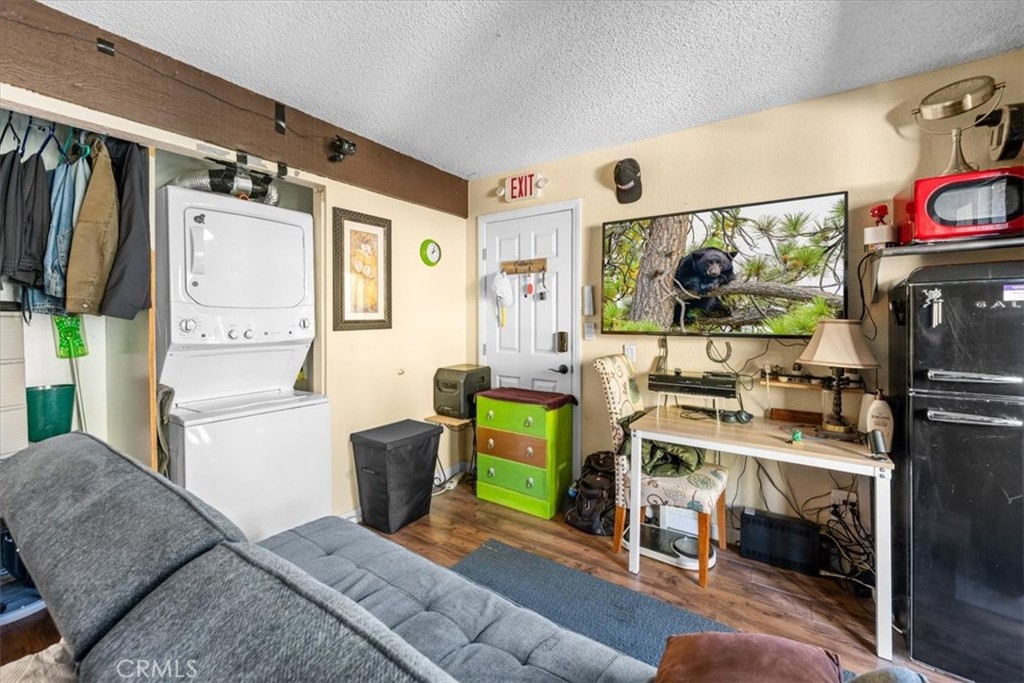 760 Bluejay Road, Unit 1 Big Bear Lake, CA 92315 - Photo 25 of 29 a living room with furniture and a flat screen tv