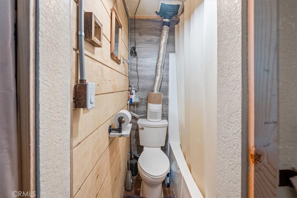 760 Bluejay Road, Unit 1 Big Bear Lake, CA 92315 - Photo 27 of 29 a white toilet sitting next to a shower