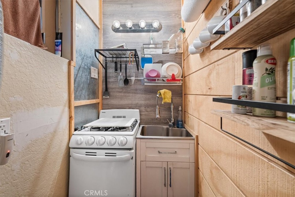 760 Bluejay Road, Unit 1 Big Bear Lake, CA 92315 - Photo 28 of 29 a utility room with dryer and washer