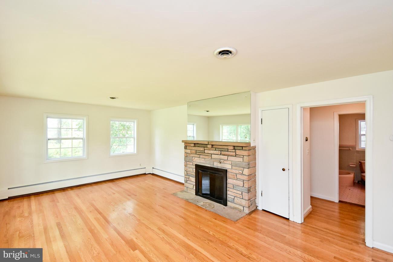 3901 Enterprise Road Bowie, MD 20721 - Photo 4 of 28 Living Area