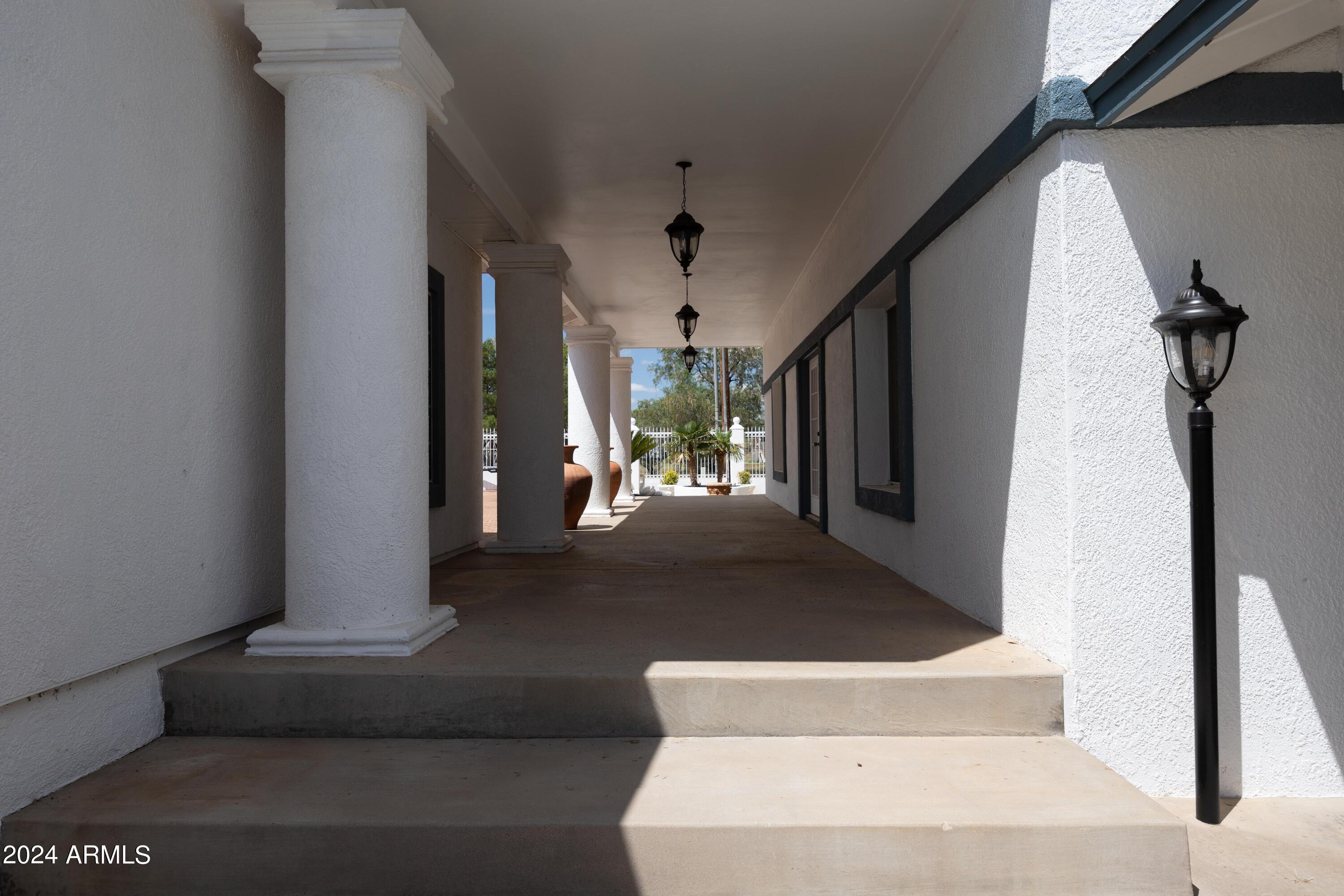 2204 North Maple Avenue Huachuca City, AZ 85616 - Photo 15 of 65 a view of main area and entryway
