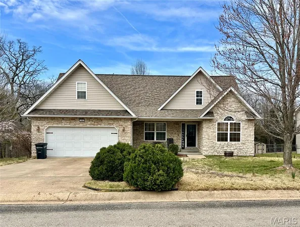 $309,900 | 104 La Vista Drive, Waynesville, MO 65583