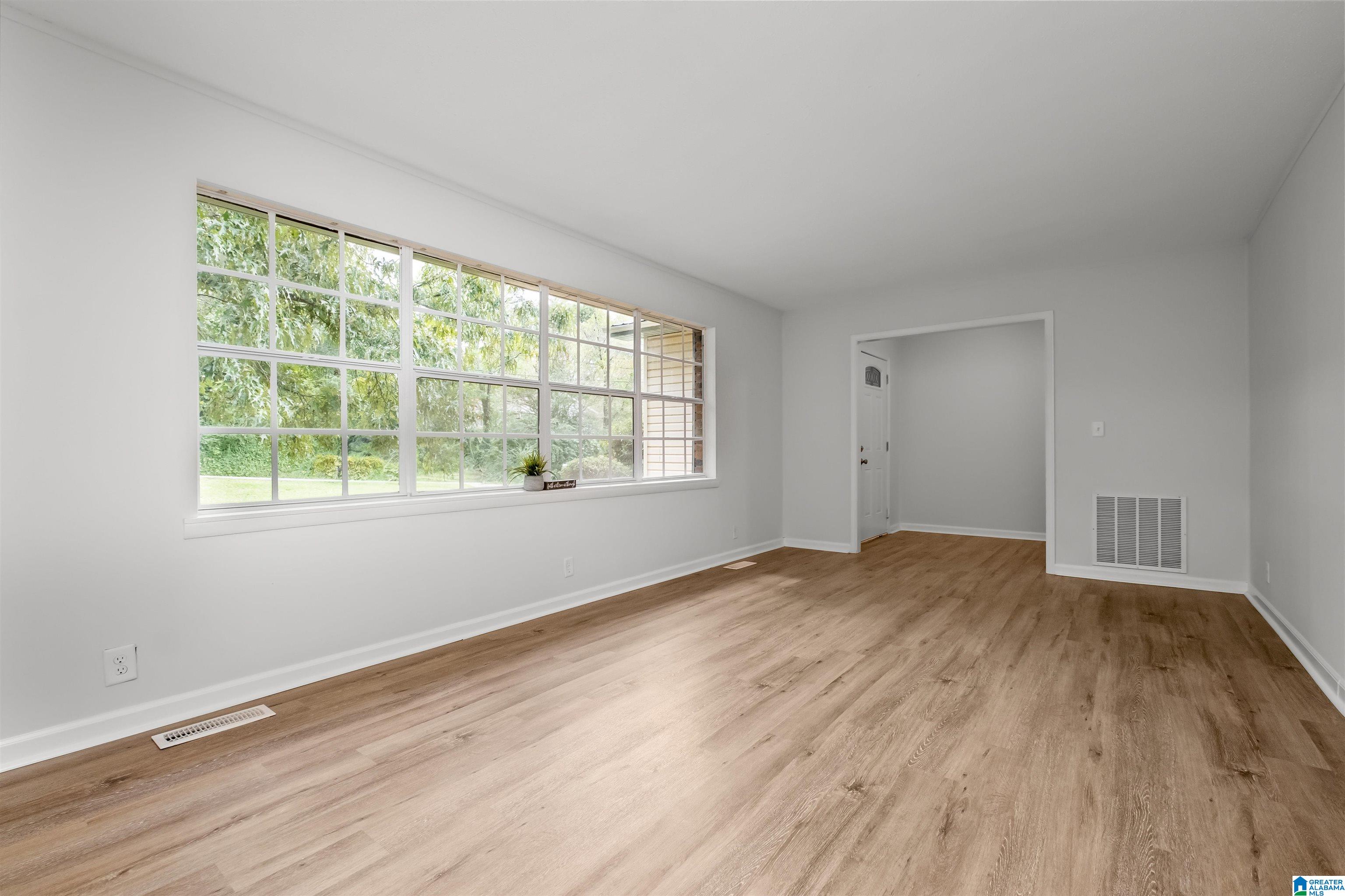 704 Drake Avenue Bessemer, AL 35020 - Photo 5 of 42