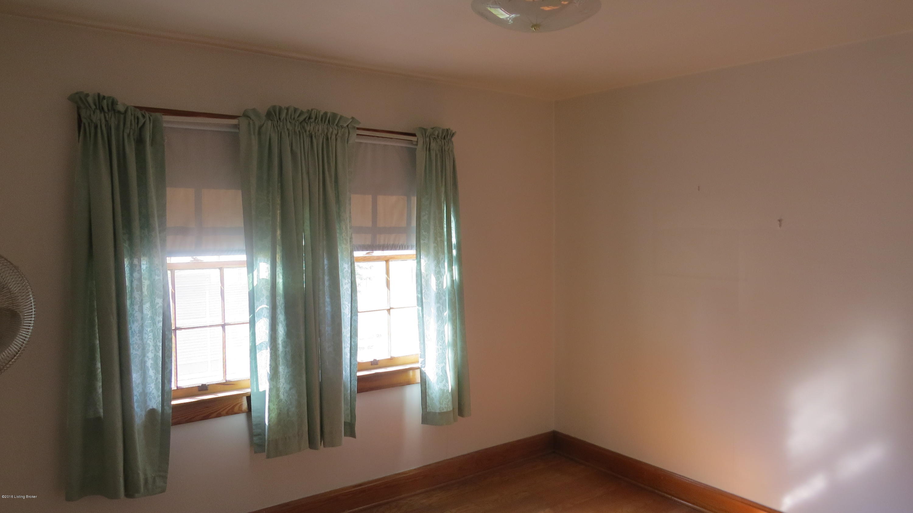 4136 Dover Road Louisville, KY 40216 - Photo 17 of 24 Dover Rd 032