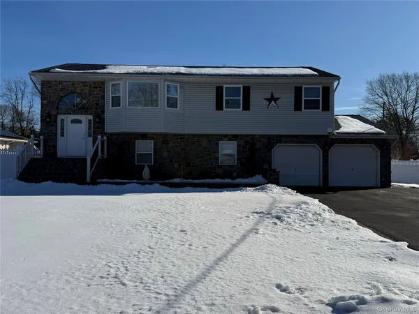 $2,800 | 2129 Julia Goldbach Avenue, Ronkonkoma, NY 11779