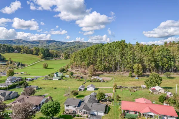 $399,000 | 214 Oak Hill Lane, Mountain City, TN 37683