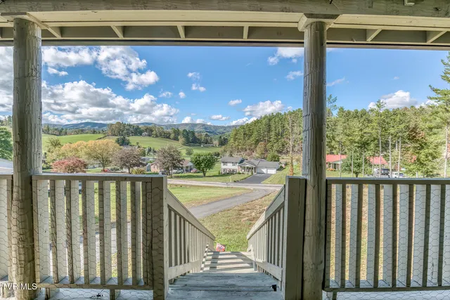 $409,000 | 214 Oak Hill Lane, Mountain City, TN 37683