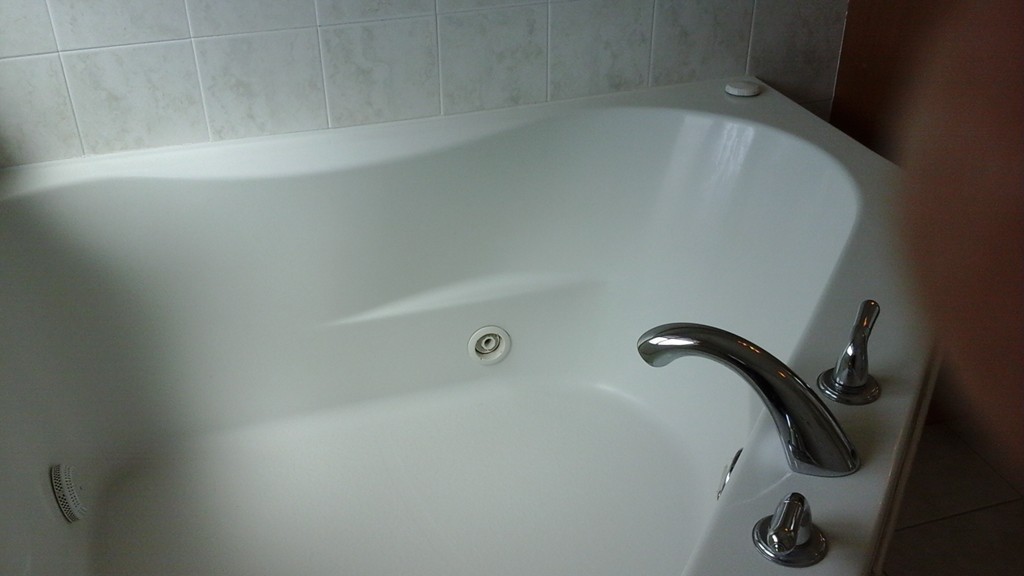 216 Rangeway Road, Unit 144 Billerica, MA 01862 - Photo 18 of 25 a close view of a bathtub in bathroom