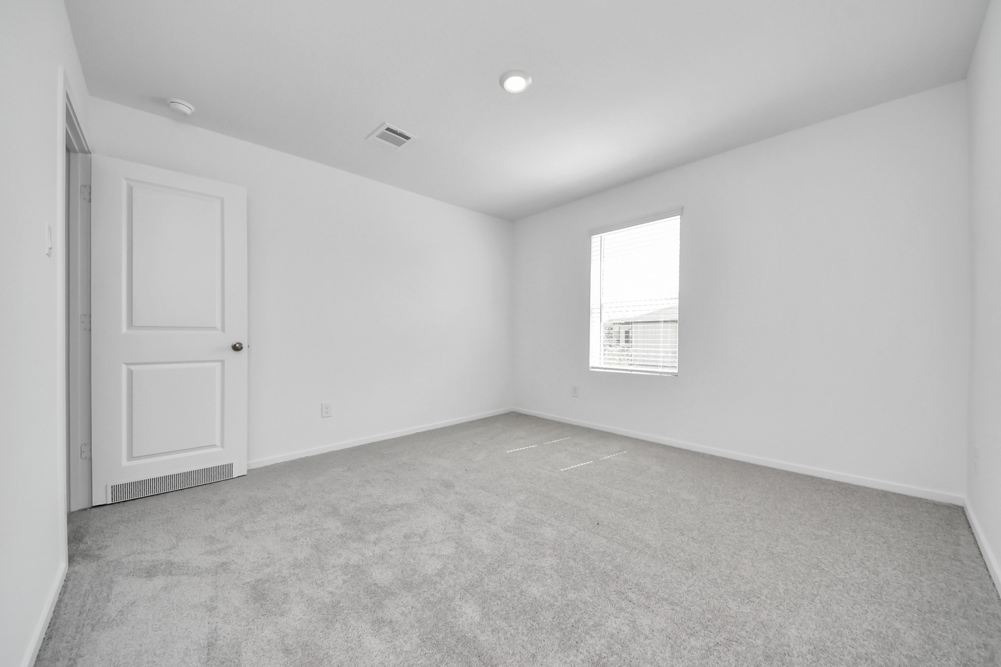 2931 Summer Breeze Way Angleton, TX 77515 - Photo 12 of 30 an empty room with a window