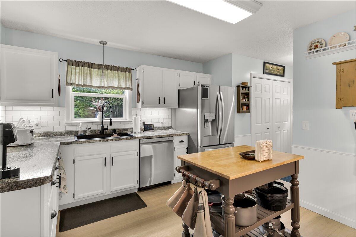 168 Baker Road Winterport, ME 04496 - Photo 7 of 49 Kitchen