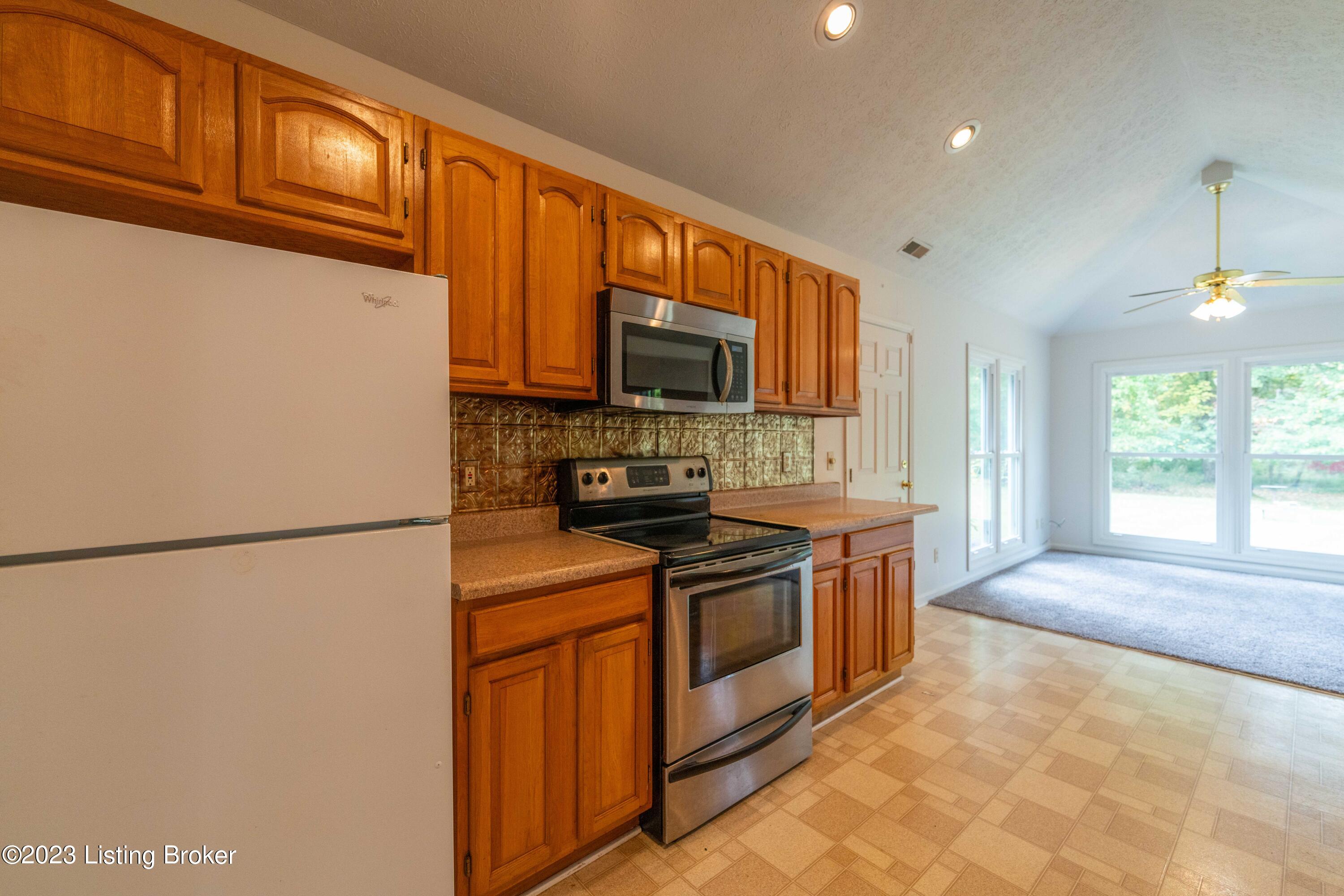 1406 Heafer Road Louisville, KY 40223 - Photo 23 of 43 SS Range & SS Microwave