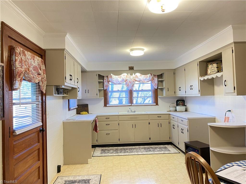 14281 Longbottom Road Traphill, NC 28685 - Photo 7 of 30 Gallery Image 7