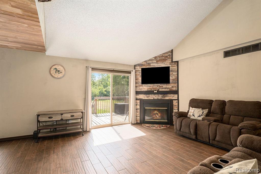 7374 Johnson Road Flushing, MI 48433 - Photo 6 of 29
