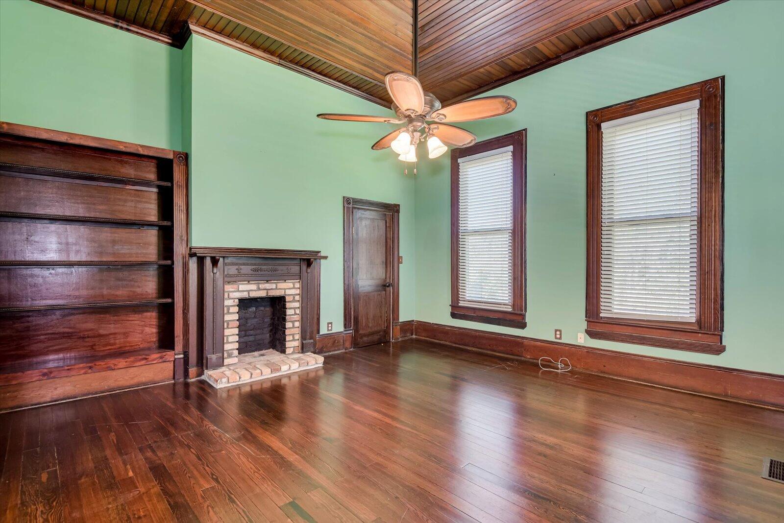 503 Jones Avenue Waynesboro, GA 30830 - Photo 7 of 19 Living room