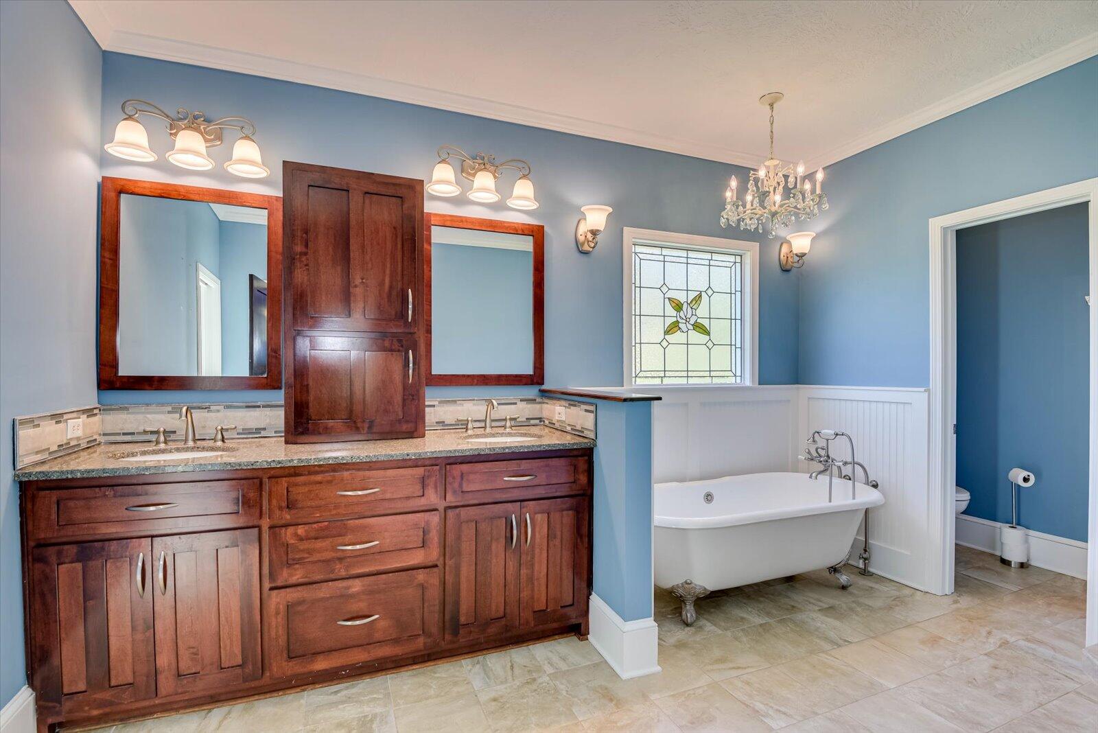 503 Jones Avenue Waynesboro, GA 30830 - Photo 9 of 19 Owners bathroom