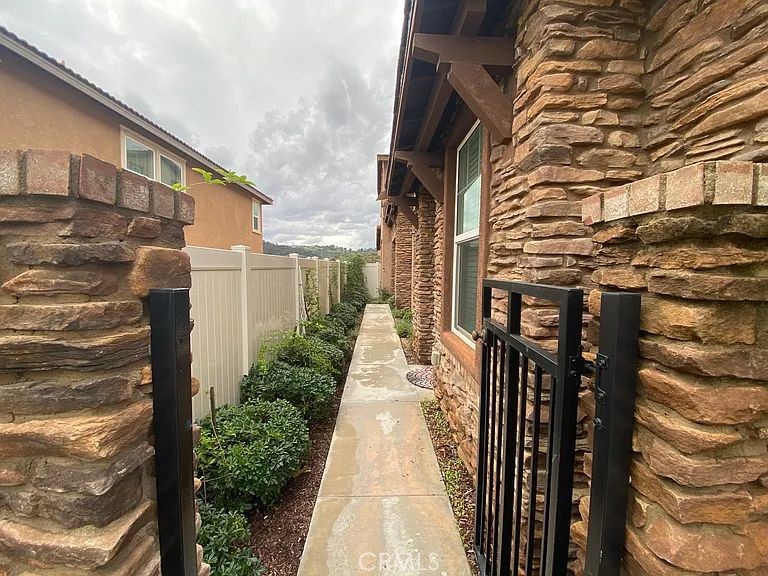 338 Ventasso Way Fallbrook, CA 92028 - Photo 3 of 9