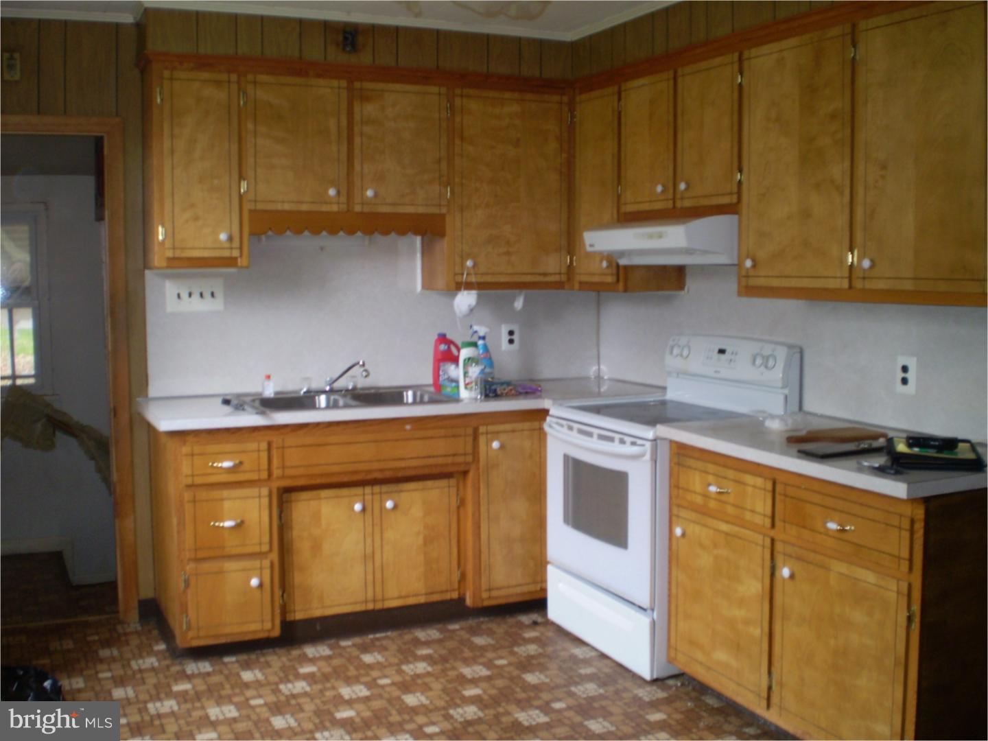 1099 Riverside Drive Pottstown, PA 19465 - Photo 4 of 11 Gallery Image 4