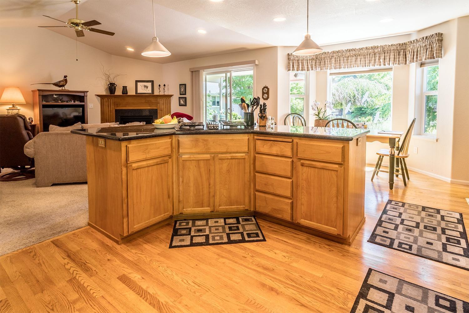 115 Walnut Place Phoenix, OR 97535 - Photo 13 of 35 Additional Photo