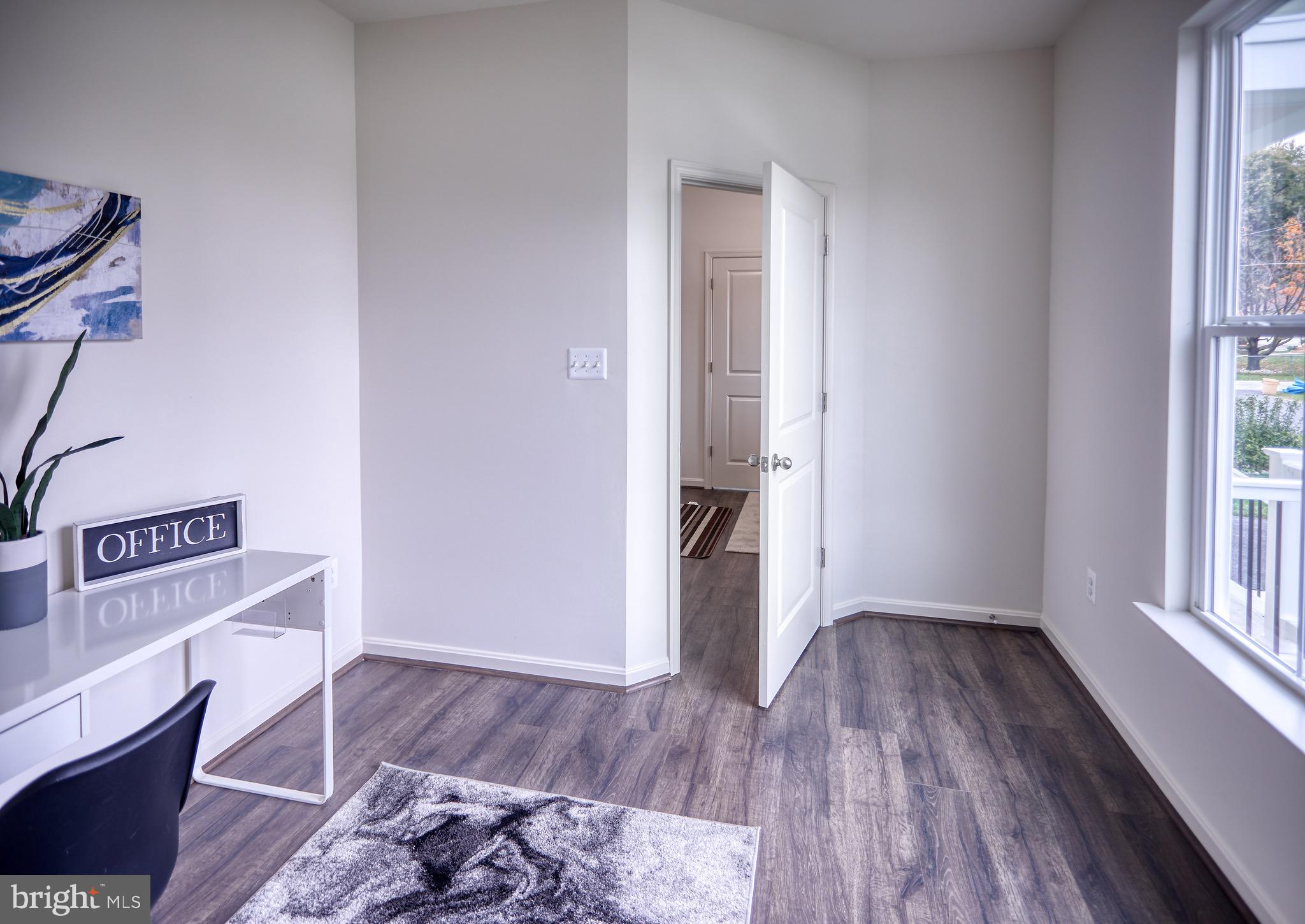 203 Patuxent Avenue Rosedale, MD 21237 - Photo 11 of 32 Main Level Office Area