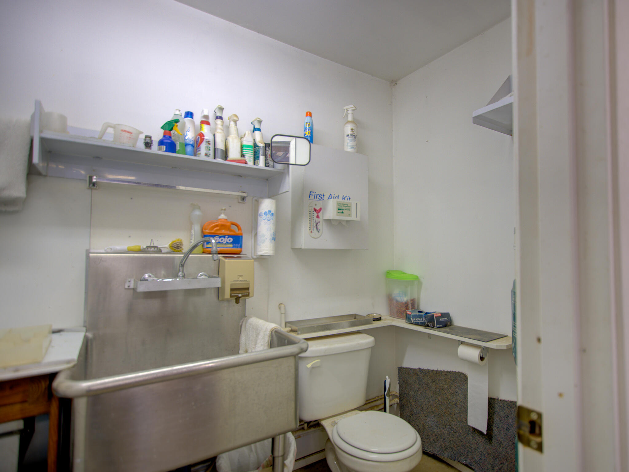 53381 Andrews Road La Pine, OR 97739 - Photo 20 of 31 Half bath in garage, deep stainless sink and fish cleaning station