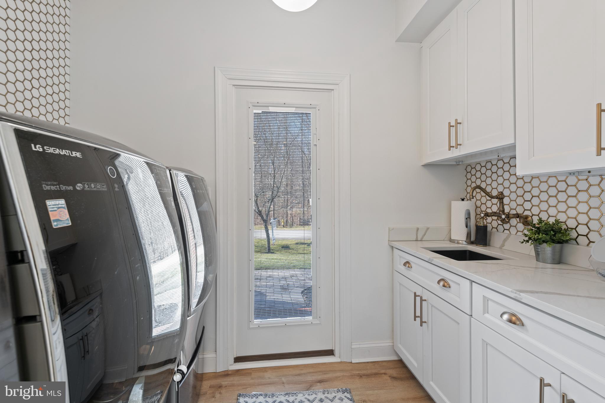 212 May Lane Edgewater, MD 21037 - Photo 26 of 68 Main Level Laundry with utility sink & backsplash