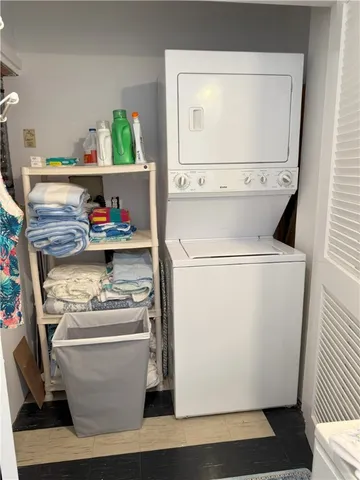 $2,800 | 9 Union Street, Unit 2, Jamestown, RI 02835