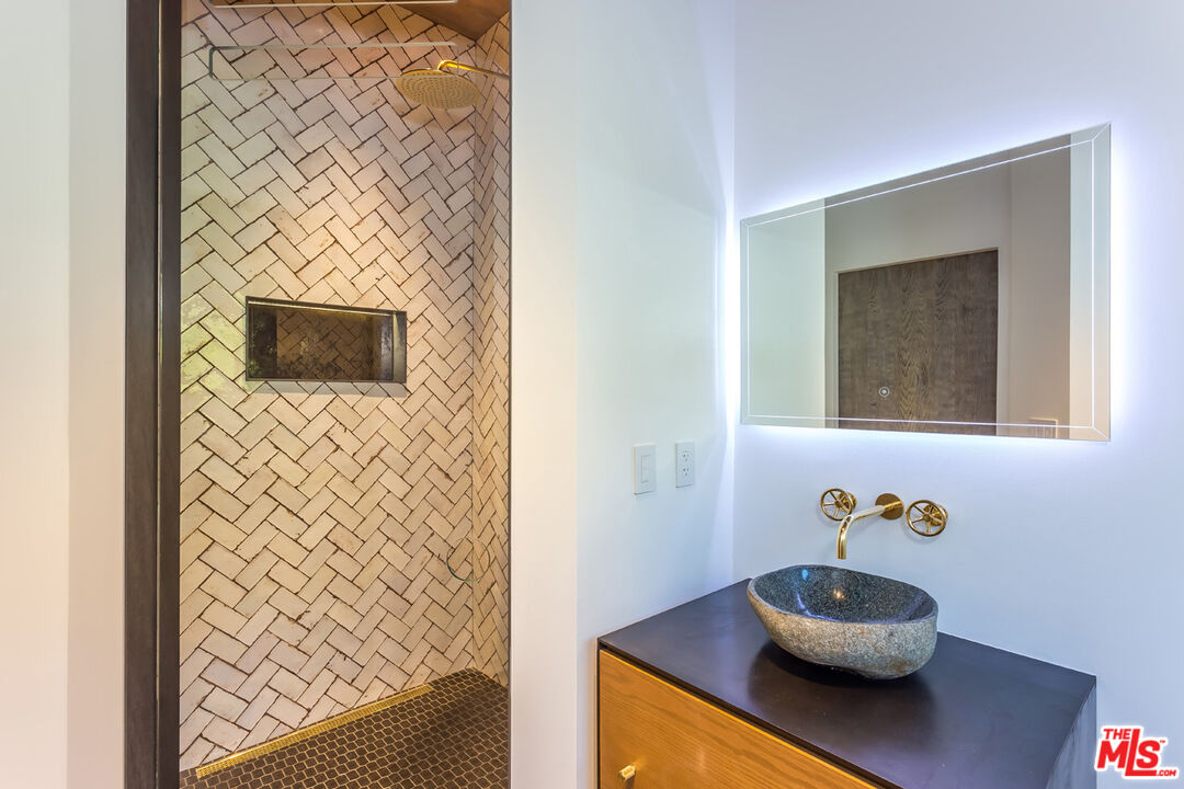 1707 Rising Glen Road Los Angeles, CA 90069 - Photo 47 of 54