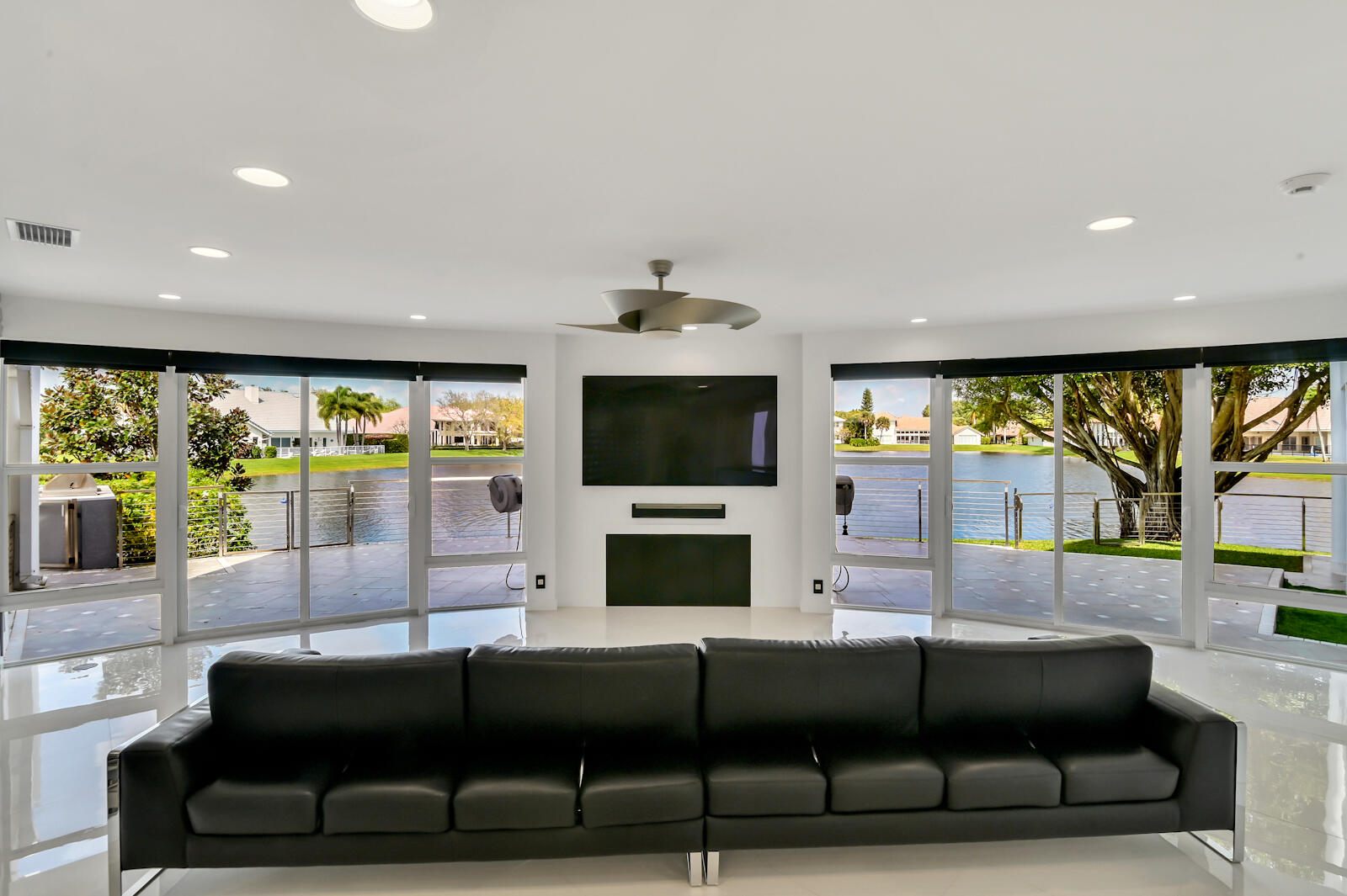 3075 Hampton Place Boca Raton, FL 33434 - Photo 14 of 68 14 Living room 02