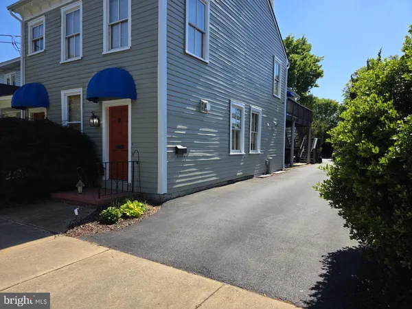 $1,200 | 1408 Caroline Street, Unit 3, Fredericksburg, VA 22401