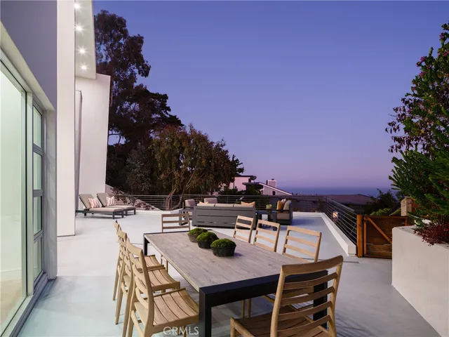 a view of a dinning table and chairs in the patio