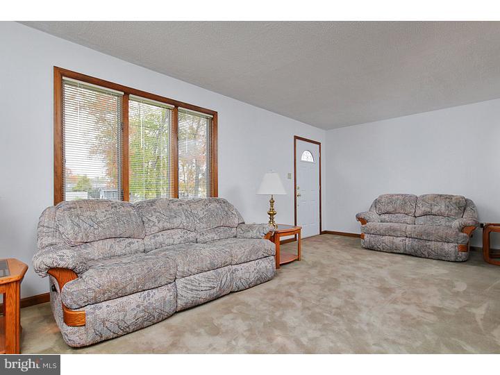 129 Nottingham Road Pennsville, NJ 08070 - Photo 3 of 18