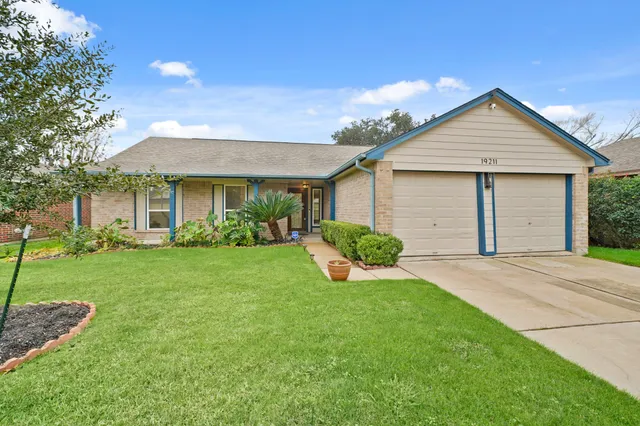 a view of outdoor space yard and front view of a house